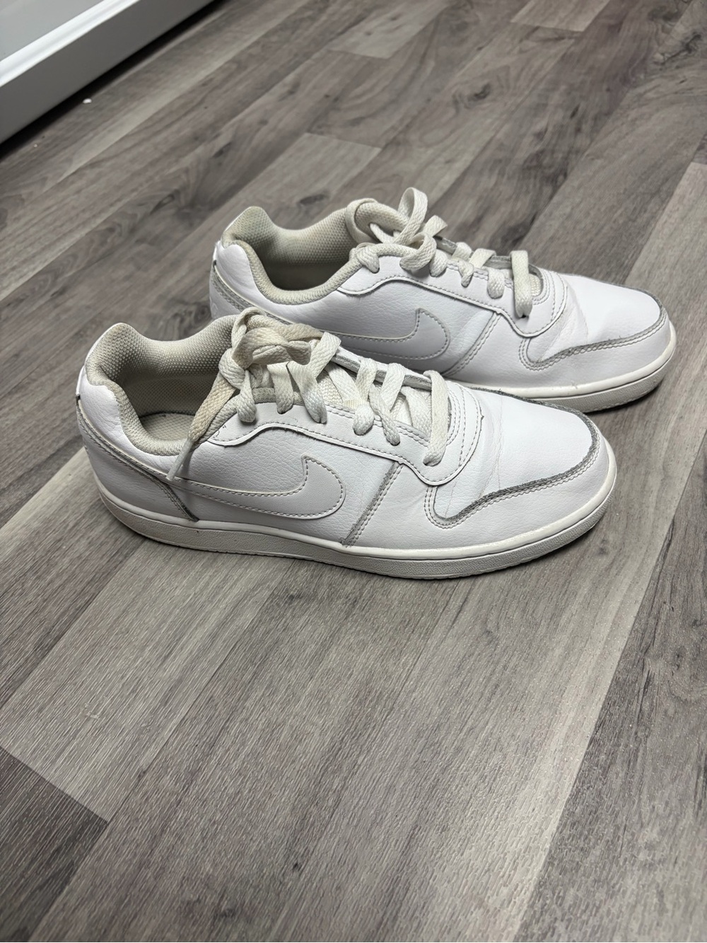 White women Low-Top Athletic Sneakers